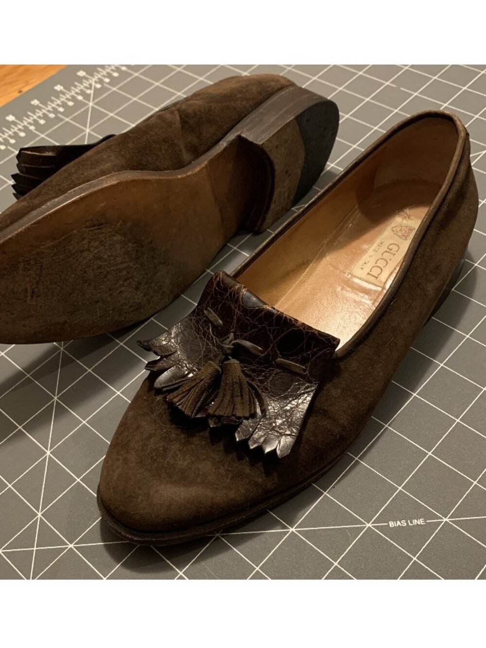 80s Vintage Gucci Crocodile Trim Suede Tassle Dress Loafers - EU 41.5
